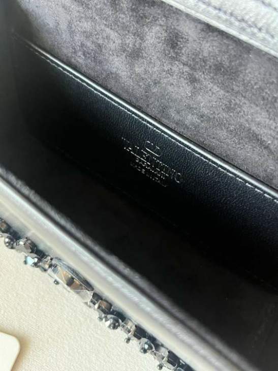 Picture of Valentino Handbags _SKUfw188319975fw